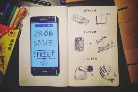 Jak robic dobre zdjecia Samsungiem? Notatnik z pomysłami na domowy sprzęt fotograficzny: statyw, slider, flycam.