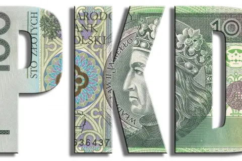 PKD stylizacja paznokci. Litery PKD uformowane z banknotów 100 zł.