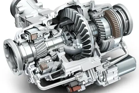 Przekrój mechanizmu dyferencjału z widocznymi zębatkami, łożyskami i elementami sterującymi.