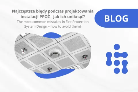 Błędy w projektowaniu instalacji PPOŻ. Na suficie widoczne czujniki dymu i tryskacze.