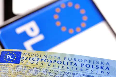 Fragment dowodu rejestracyjnego z napisem "Rzeczpospolita Polska". Sprawdź, jak sprawdzić, czy dowód rejestracyjny jest do odbioru.