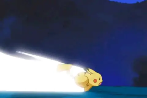 Pikachu biegnie, zostawiając za sobą błyskawicę niczym kamień piorunowy.