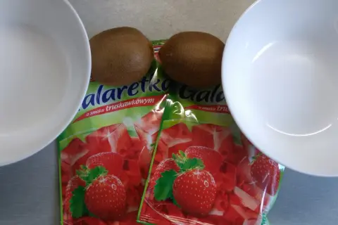 Dlaczego galaretka nie tężeje z kiwi? Odkryj tajemnice enzymów