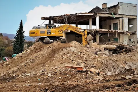 Koparka: Ile kosztuje godzina? Stawki (140-350 zł) i oszczędności