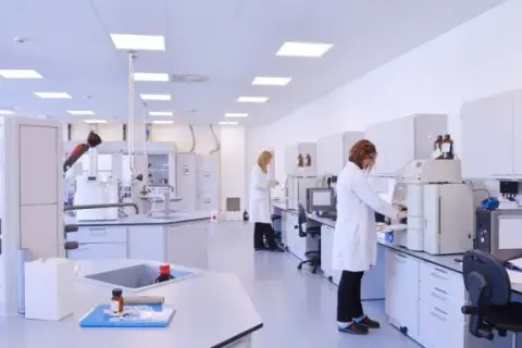 Jak założyć laboratorium chemiczne: uniknij kosztownych błędów