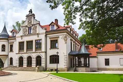 Pałac Polanka Krosno: luksusowy hotel z bogatą historią i komfortem