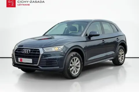Ciemnoszary Audi Q5 2020. Sprawdź atrakcyjną audi q5 2020 cena w Cichy-Zasada.