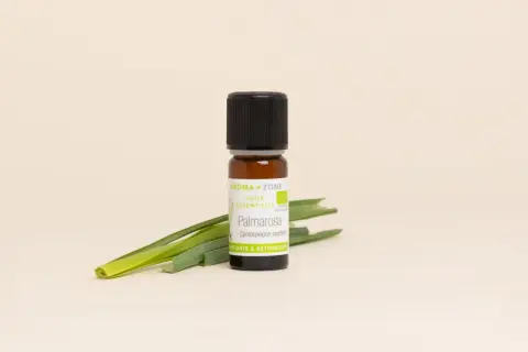 Flacon d'huile essentielle de Palmarosa, parfait comme désodorisant chaussures naturel. Ses feuilles vertes apportent une touche fraîche.