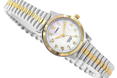 Elegancki zegarek damski Timex z dwukolorową bransoletą i perłową tarczą.