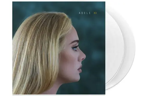 Adele 30 - okładka albumu z wokalistką w profilu i białymi płytami winylowymi.