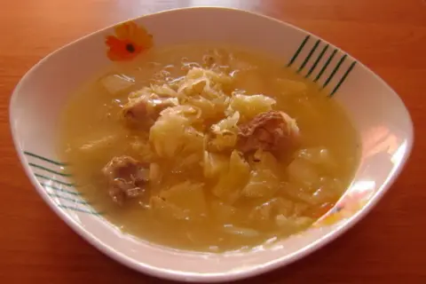 Jaką zupę na golonce przygotować, by zaskoczyć gości?