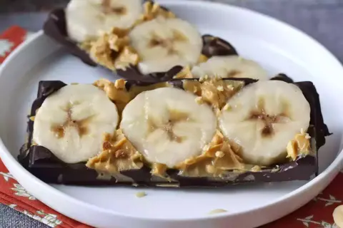 Chokladbitar med jordnötssmör och banan, ett enkelt och gott recept med banan.