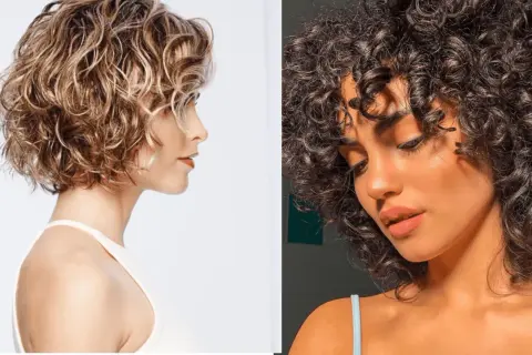 Deux femmes arborent une magnifique coupe cheveux frisés naturel. L'une a les cheveux blonds mi-longs, l'autre bruns et bouclés.