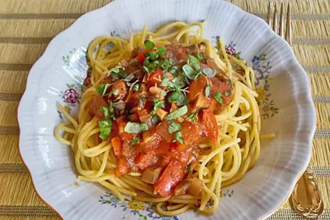 Spaghetti bez mięsa: 9 przepisów na pyszny obiad (szybko i zdrowo!)