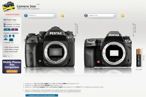Comparaison des tailles des appareils photo : le Pentax K-1 est plus large et plus épais que le Pentax K-5 II.