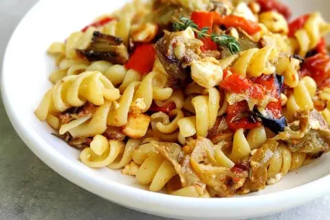 El secreto de la pasta viral con tomates y queso: ¡Lista en 30 min!