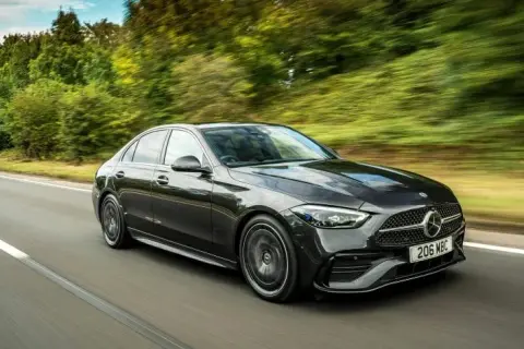 Mercedes Klasy C: Luksus, koszty, rywale. Czy warto kupić?