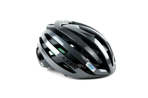 Ciemnoszary kask rowerowy Lazer z zielonymi wstawkami. Czy kask na rower jest obowiązkowy? Zawsze warto go mieć!