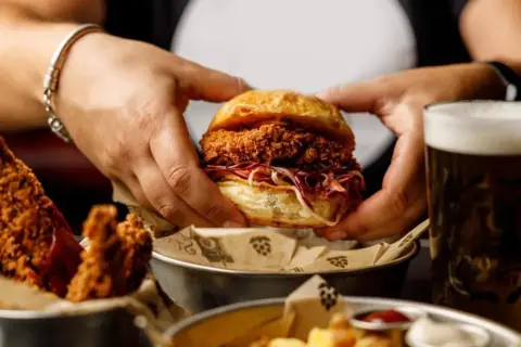 I migliori hamburger a Roma: guida ai locali gourmet e smash