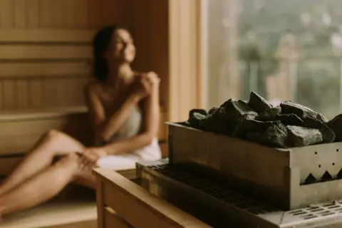 Sauna i Spa: Różnice, korzyści i co musisz wiedzieć przed wizytą?