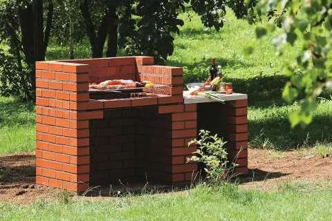 Jak zrobić grill z cegieł - krok po kroku do idealnego grilla w ogrodzie
