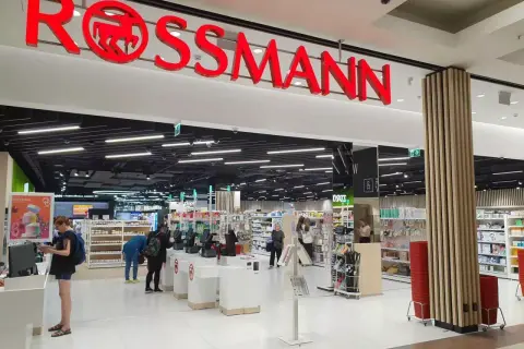 Kto produkuje kosmetyki Cien? Odkryj tajemnice marki i producenta