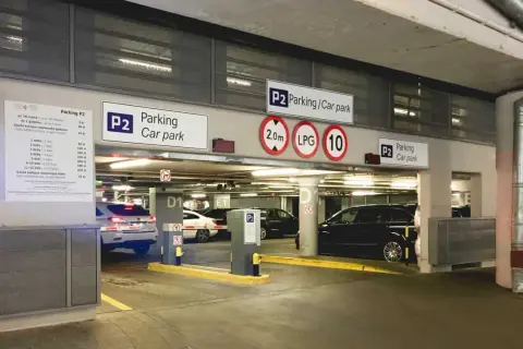 Jak dojechać na parking P2 lotnisko Chopina – proste trasy i wskazówki