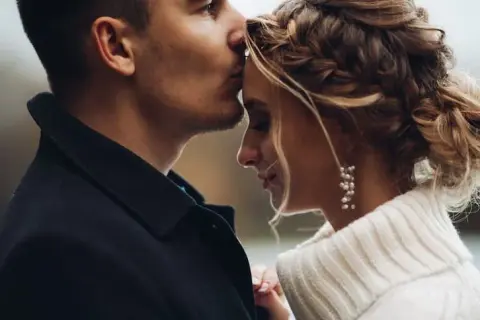 Wzruszające życzenia na 19 rocznicę ślubu dla męża, które zachwycą