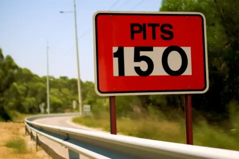 Co oznacza znak autostrada? Znaczenie, zasady i praktyczne porady
