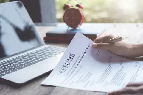 Jak napisać życiorys na studia, aby wyróżnić się w rekrutacji