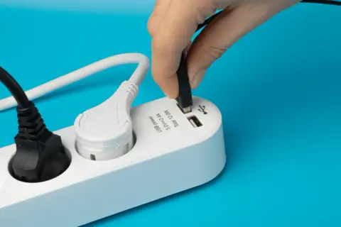 Ile prądu zużywa ładowanie telefonu? Sprawdź, ile płacisz za energię