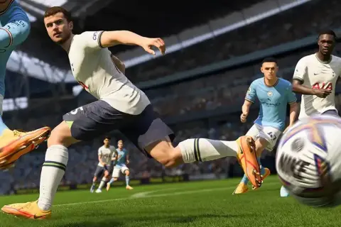 Jak strzelić mocno po ziemi w FIFA 22 i uniknąć najczęstszych błędów