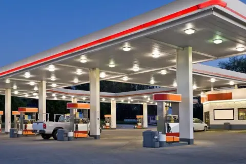 Ile kosztuje wybudowanie stacji benzynowej? Zaskakujące fakty i wydatki.