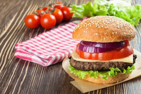 Jak zrobić hamburgery - proste przepisy, które zachwycą każdego