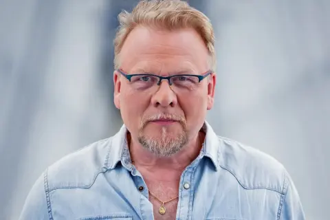 Jacek Lenartowicz – fascynująca biografia i kariera aktora