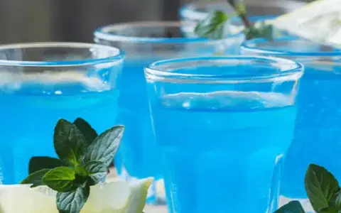 Jak zrobić niebieskiego drinka - prosty przepis na efektowny koktajl