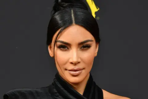 Kim jest Kim Kardashian? Poznaj jej życie, sukcesy i kontrowersje
