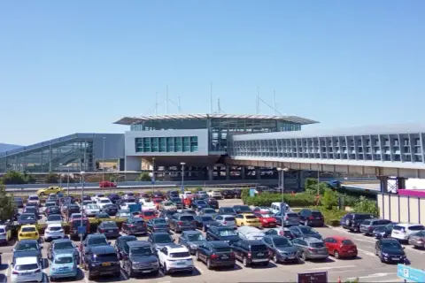 Jak dojechać z lotniska do centrum Aten? Najlepsze opcje transportu