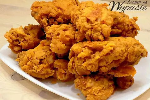 Kurczaki jak w KFC – przepis na soczysty, chrupiący smak w domu