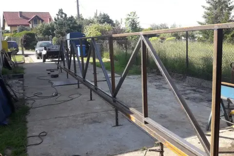 Jak zrobić bramę przesuwna podwieszana - proste kroki i materiały