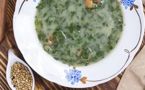 Czy zupa szczawiowa jest zdrowa? Poznaj jej korzyści i zagrożenia