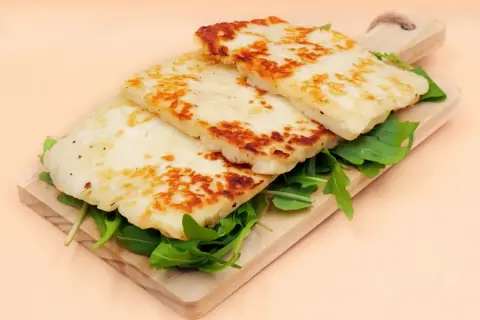 Czy w ciąży można jeść ser halloumi? Bezpieczne wybory żywieniowe