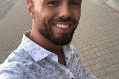 Kim jest Adrian z Love Island? Biografia, kontrowersje i ciekawostki o uczestniku