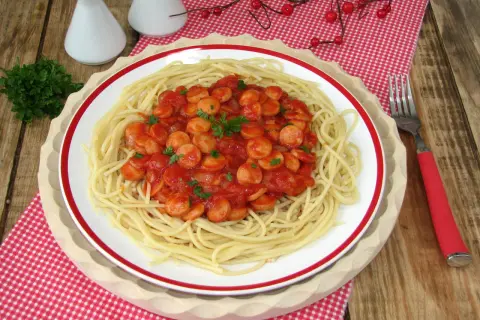 Proste i pyszne spaghetti z parówkami - idealne na szybki obiad