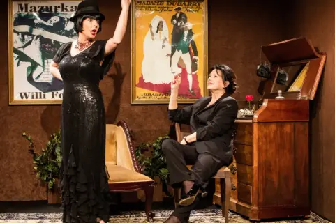 Jak ubrać się do teatru, aby nie popełnić modowego faux pas?