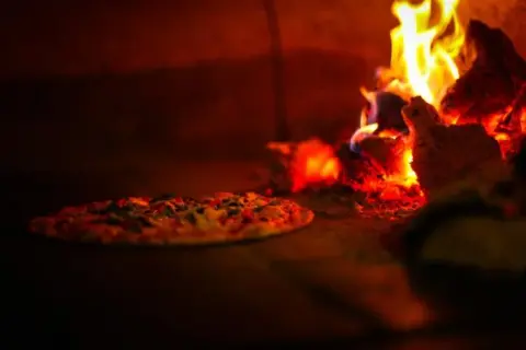 Ile kcal ma pizza neapolitańska? Zaskakujące fakty o kaloriach