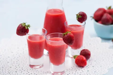 Jak przygotować pyszny drink truskawkowy w thermomixie krok po kroku