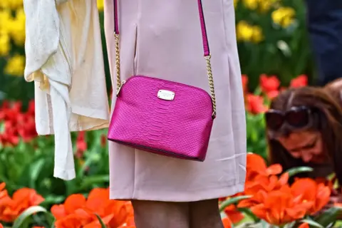 Modne torebki damskie: trendy, style i porady na ten sezon