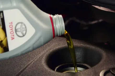 Toyota co ile wymiana oleju – uniknij kosztownych błędów w serwisie