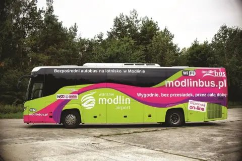 Jak dojechać z Łodzi do lotniska Modlin – najlepsze opcje transportu